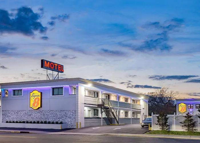 Super 8 By Wyndham Lindenhurst
