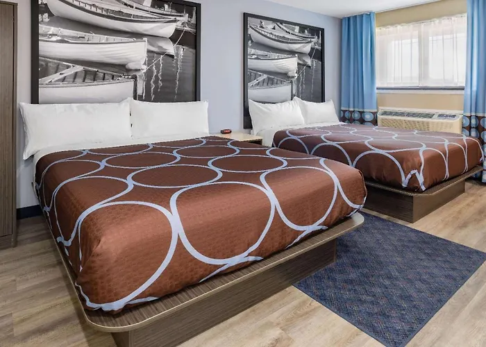 Super 8 By Wyndham Lindenhurst