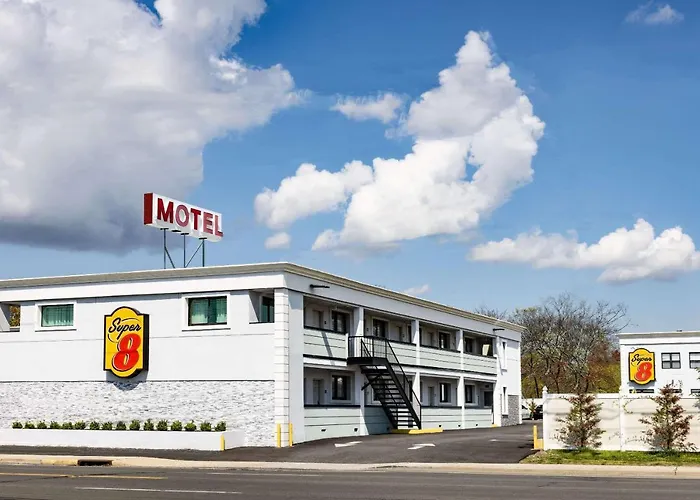 Super 8 By Wyndham Lindenhurst