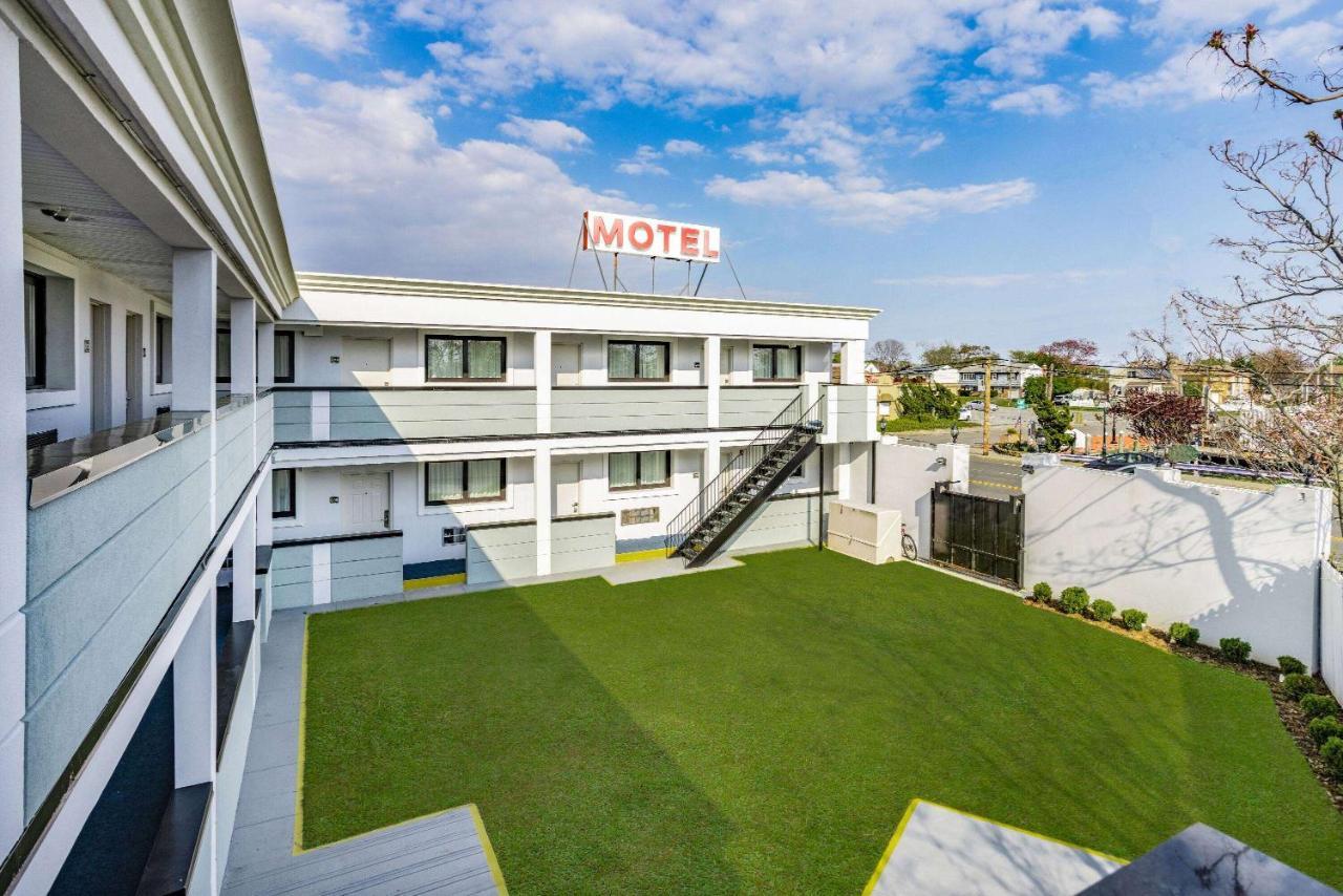 Super 8 By Wyndham Motel Lindenhurst